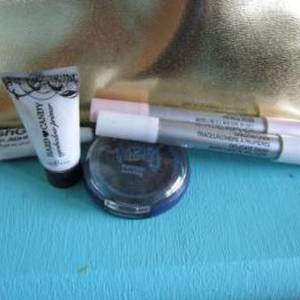 make up lot is being swapped online for free