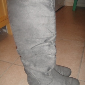 Shoe - Boots Flats size 7 is being swapped online for free