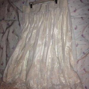 Long lace skirt is being swapped online for free