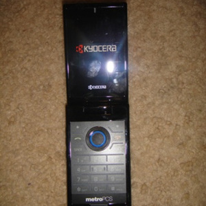 NEW KYOCERA CELL PHONE is being swapped online for free