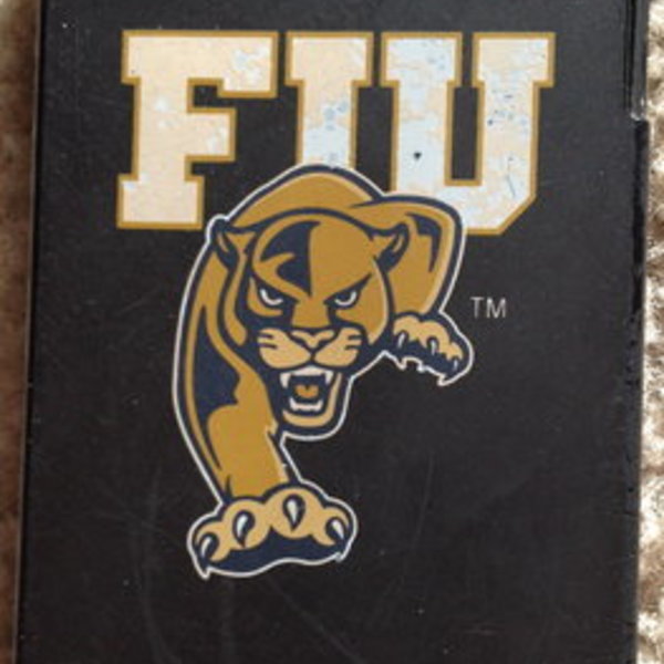 Iphone 4/4s phone case is being swapped online for free