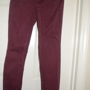 Burgundy Jeans is being swapped online for free
