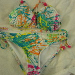paint splattered bikini is being swapped online for free
