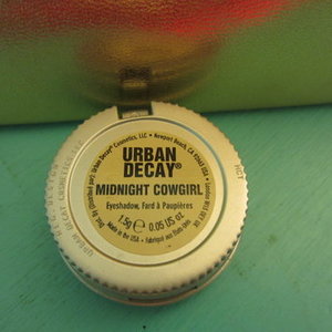 urban decay eye shadow is being swapped online for free