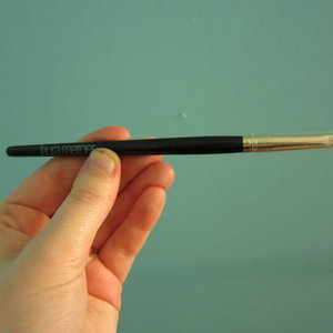 laura mercier concealer brush is being swapped online for free