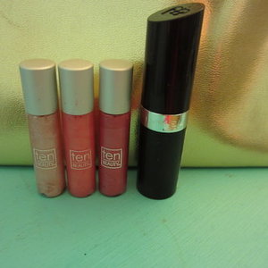 lip glosses and lipstick is being swapped online for free