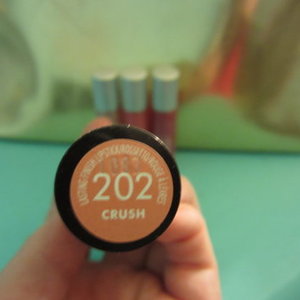 lip glosses and lipstick is being swapped online for free