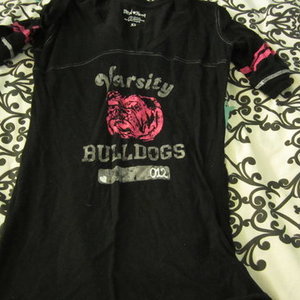 black shirt is being swapped online for free