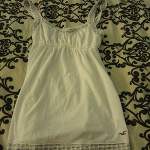 white hollister tank is being swapped online for free