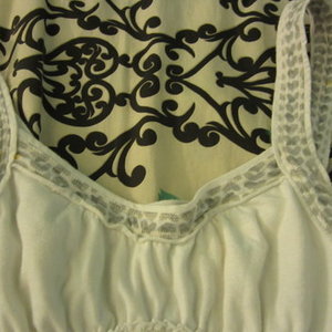 white hollister tank is being swapped online for free