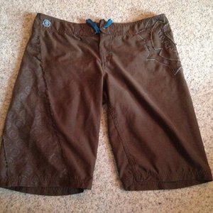 Billabong Board Shorts is being swapped online for free