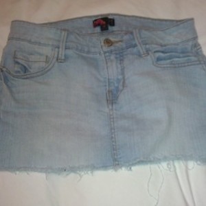 Jean mini is being swapped online for free