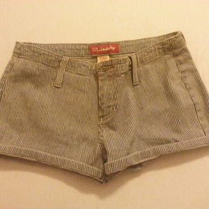 navy striped shorts is being swapped online for free