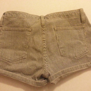 navy striped shorts is being swapped online for free