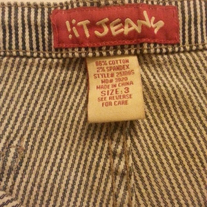 navy striped shorts is being swapped online for free