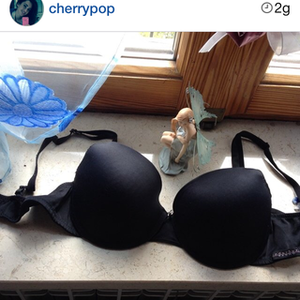 Italian lingerie bra D-cup is being swapped online for free