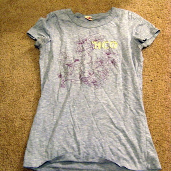hollister tee x-small/small is being swapped online for free