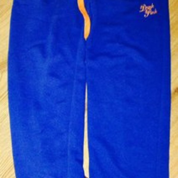 Men's tracksuit bottoms s/m fab cond  is being swapped online for free