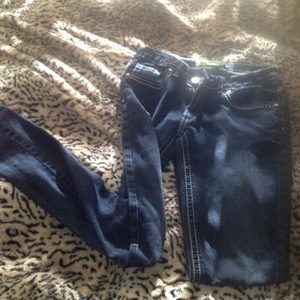 Detailed Jeans is being swapped online for free