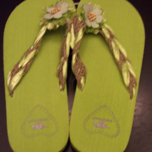 Brand new flipflops is being swapped online for free