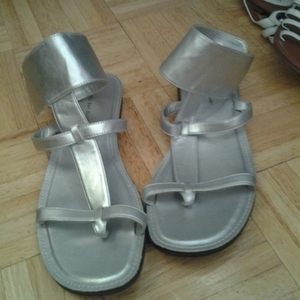 summer sandels  is being swapped online for free