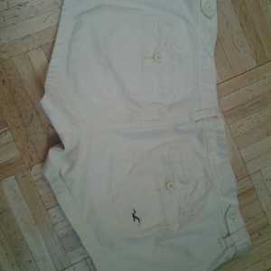 Hollister shorts (yellow) is being swapped online for free