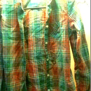 American Eagle Plaid button-up is being swapped online for free