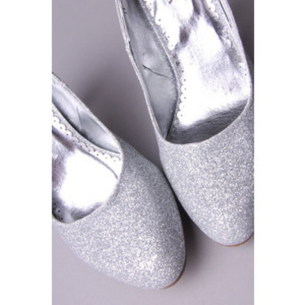 Gomax Silver Glitter Pumps is being swapped online for free
