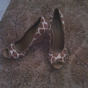 Charlotte Russe Giraffe Wedges is being swapped online for free