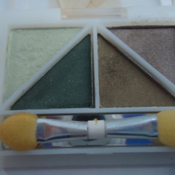 ELF EYESHADOW is being swapped online for free