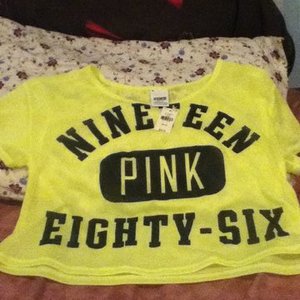 New with tags vs pink shirt is being swapped online for free
