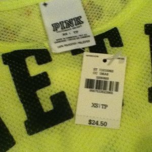 New with tags vs pink shirt is being swapped online for free