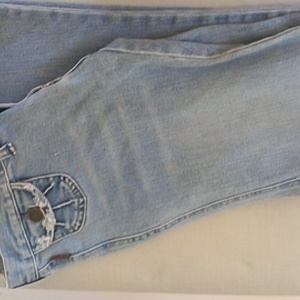 Hollister Jeans is being swapped online for free