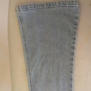 Hollister Jeans is being swapped online for free