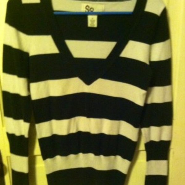 black and white stripe sweater is being swapped online for free