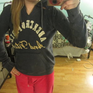 abercrombie sweatshirt is being swapped online for free