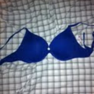 Blue VS PINK pushup bra is being swapped online for free