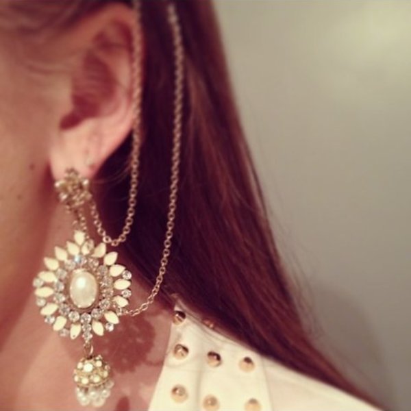 Earrings w attached chain into your hair is being swapped online for free