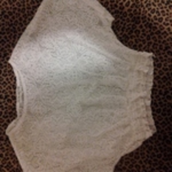 white lace top is being swapped online for free