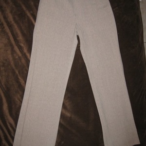 Banana Republic 3-season wool trousers sz. 2/0 is being swapped online for free