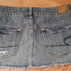 American Eagle size 6 Denim Skirt is being swapped online for free
