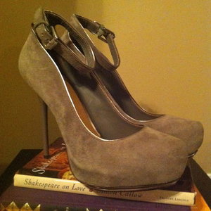 Badgley Mischka gray heels, size 8 is being swapped online for free