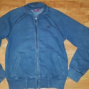 PUMA sz sm zip up sweatshirt is being swapped online for free