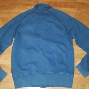 PUMA sz sm zip up sweatshirt is being swapped online for free