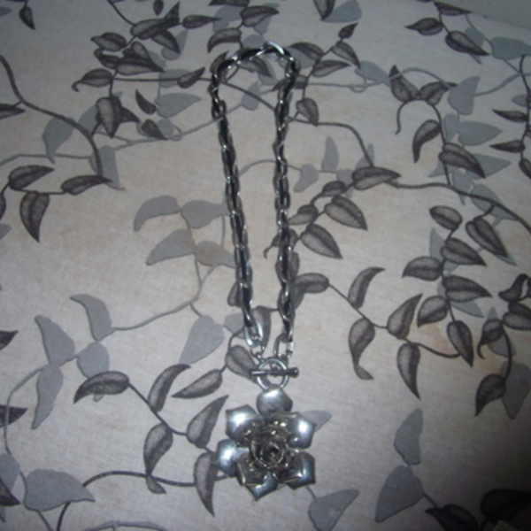 Necklace with large silver rose Uk is being swapped online for free