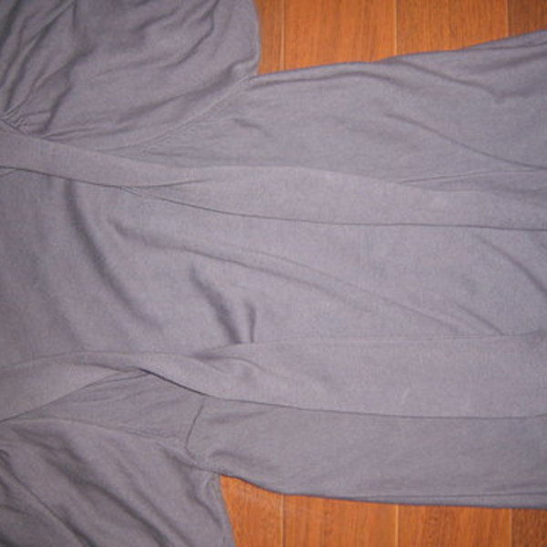 SMALL sweater puffy sleeves is being swapped online for free