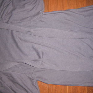 SMALL sweater puffy sleeves is being swapped online for free