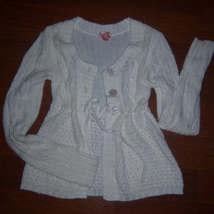 SMALL white Romantic FLARE sweater is being swapped online for free