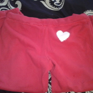 pink areopostle sweatpants is being swapped online for free