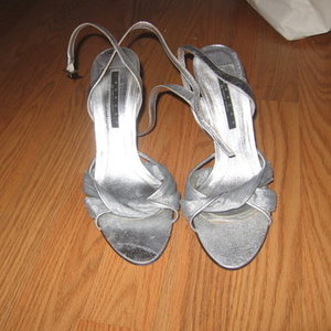 LAUNDRY by Shelli Segal silver heels - 9m 4" is being swapped online for free